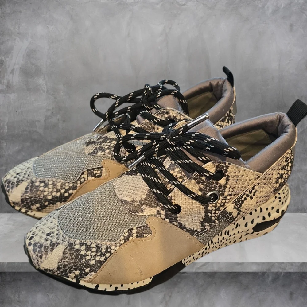 Steve Madden barely used